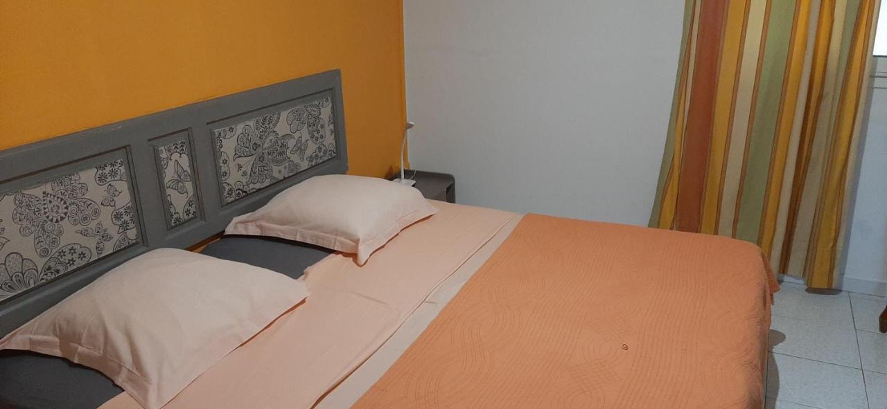 Les Anones Appartement Saint-Gilles-les-Bains Buitenkant foto