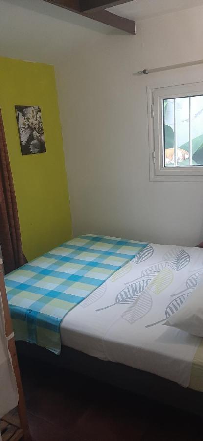 Les Anones Appartement Saint-Gilles-les-Bains Buitenkant foto