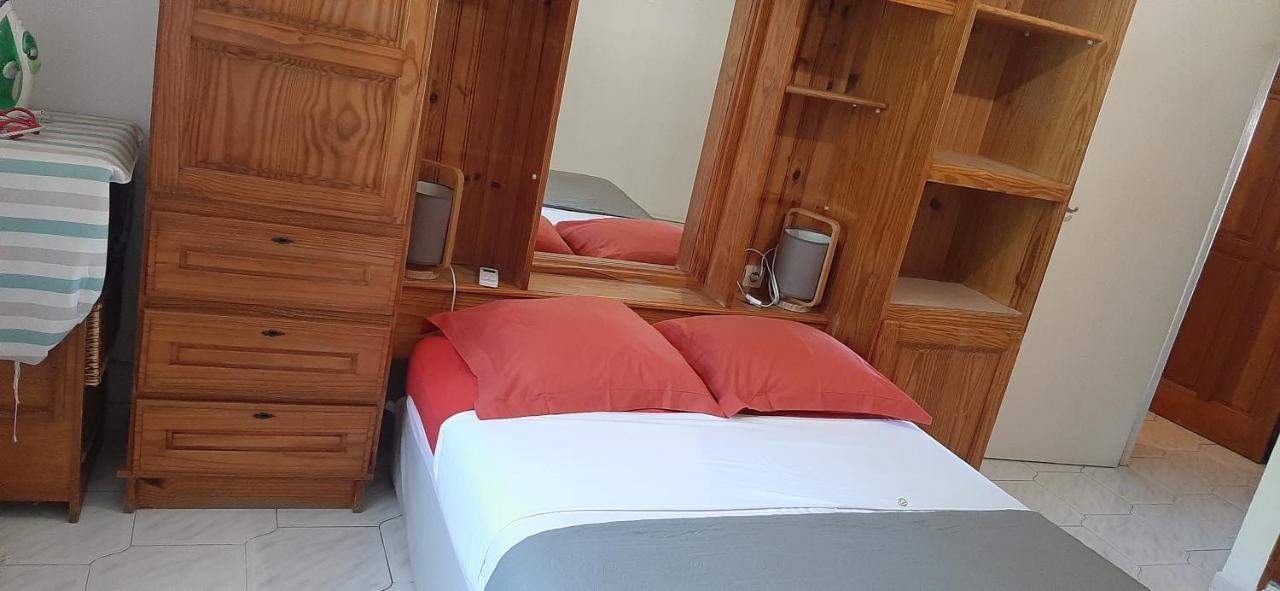 Les Anones Appartement Saint-Gilles-les-Bains Buitenkant foto